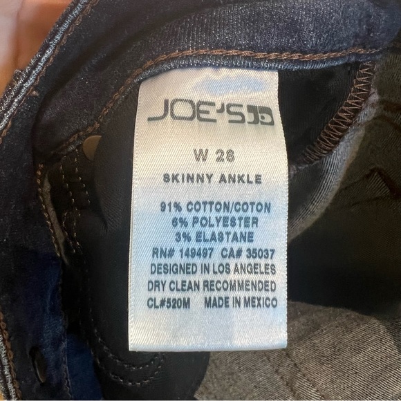 Size 28 Joe’s Jeans skinny ankle, dark denim, mid-rise waist, like new - Picture 10 of 10